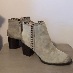Size11 Sofft “Wilton” Suede Gray Booties